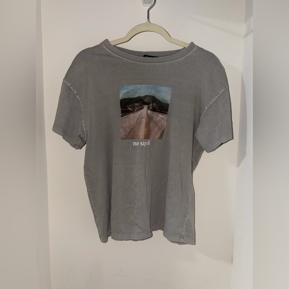 Forever 21 Gray 'No Signal' Road Graphic Tee